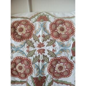 POTTERY BARN MEDALLION FLORAL CREWEL ACCENT PILLOW COVER PAIR 20”x20”